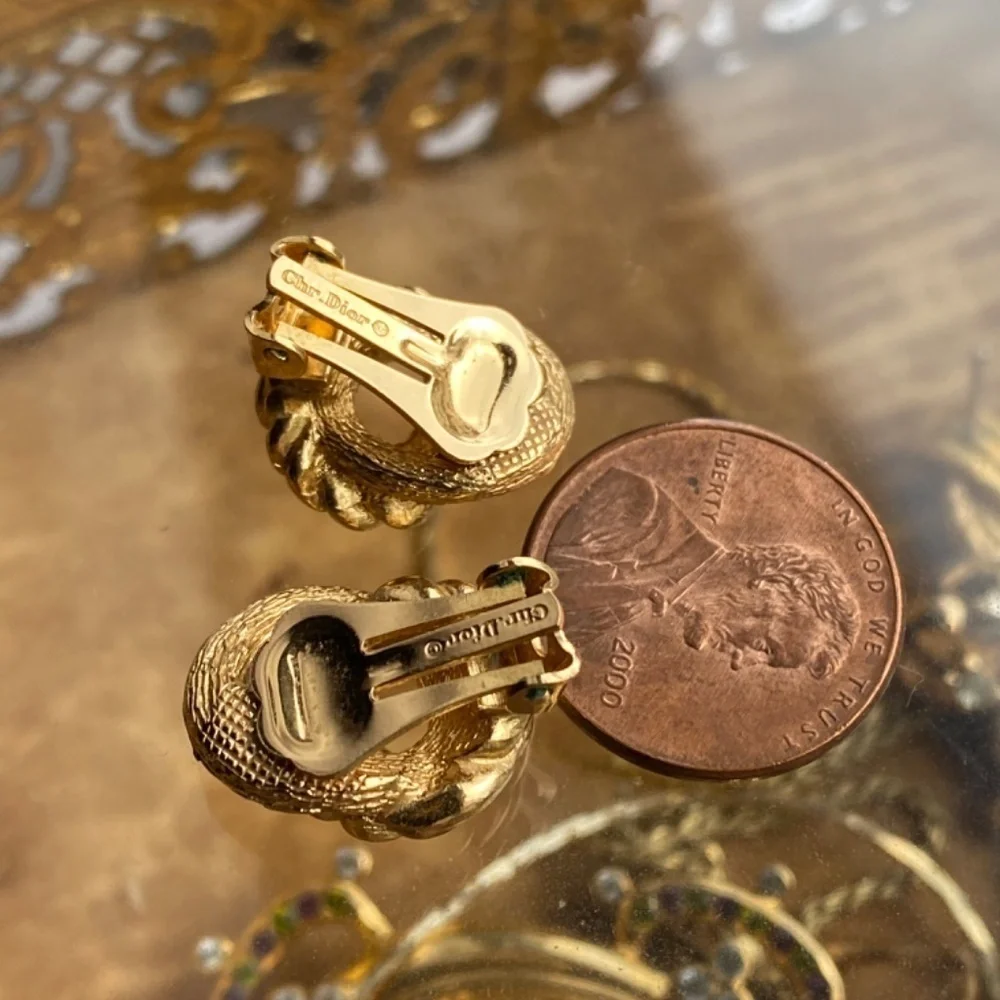 Tiny vintage gold tone authentic CHRISTIAN DIOR CLIP ON EARRINGS - Picture 4 of 8
